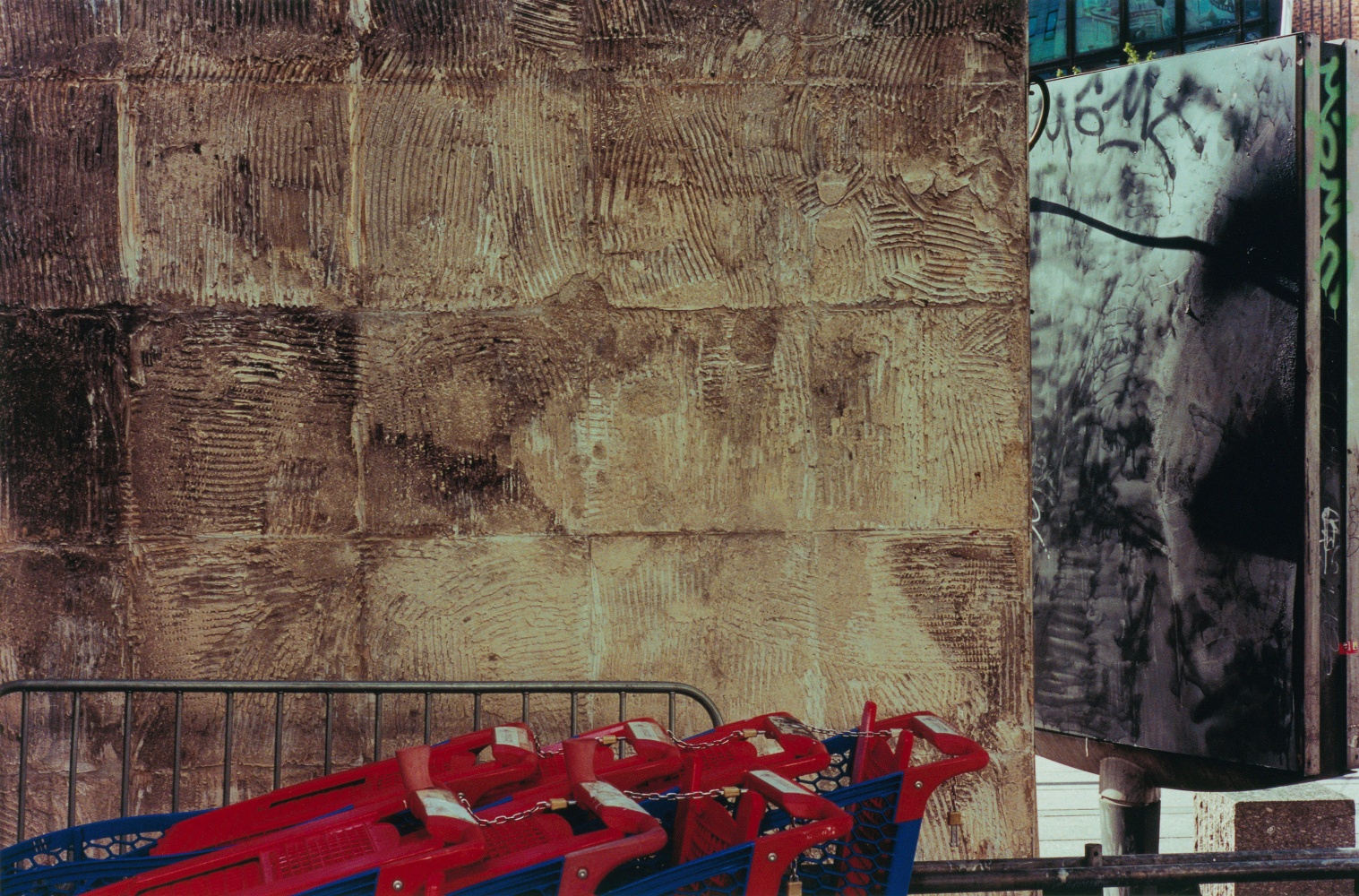 Samuel Laurence Cunnane&amp;nbsp;

Trolleys, 2023

Hand-printed C-type print on archival photo paper, framed

edition 3 of 3 + 1AP

19.4 x 29.5 cm / 7.6 x 11.6 in image size&amp;nbsp;