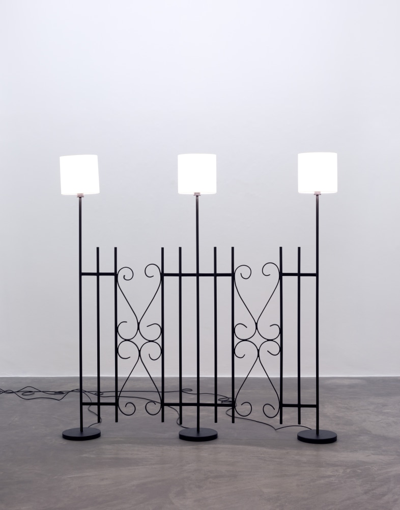 Hannah Fitz

Welcome (Electric Fence)
2022

steel, wiring, lampshades, bulbs

185 x 181.5 x 26 cm / 72.8 x 71.5 x 10.2 in