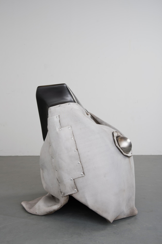 Siobh&amp;aacute;n Hapaska&amp;nbsp;
Bird, 2016
concrete cloth, fibreglass, stainless steel
100 x 110 x 100 cm / 39.4 x 43.3 x 39.4 in&amp;nbsp;