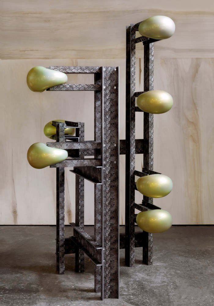 Siobh&amp;aacute;n Hapaska&amp;nbsp;
snake and apples, 2018
aluminium, artificial snakeskin, fibreglass, two-pack acrylic paint, lacquer
251.1 x 173 x 147.5 cm / 98.9 x 68.1 x 58.1 in&amp;nbsp;