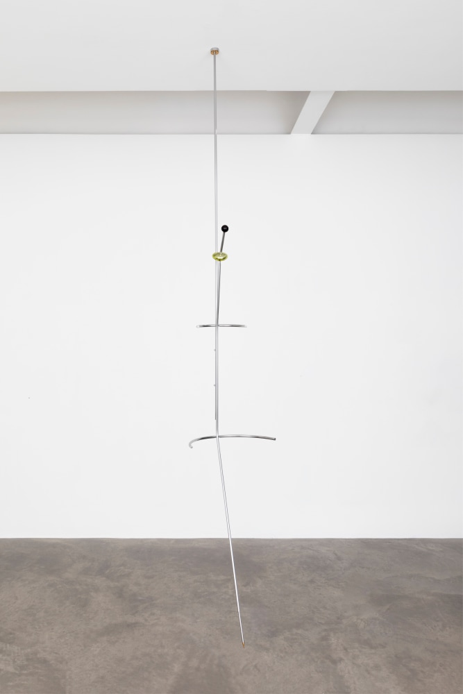 Sarah Pichlkostner&amp;nbsp;
Liquid Finger,&amp;nbsp;2023
aluminium, brass, glass
385 x 63 x 50 cm / 151.6 x 24.8 x 19.7 in&amp;nbsp;