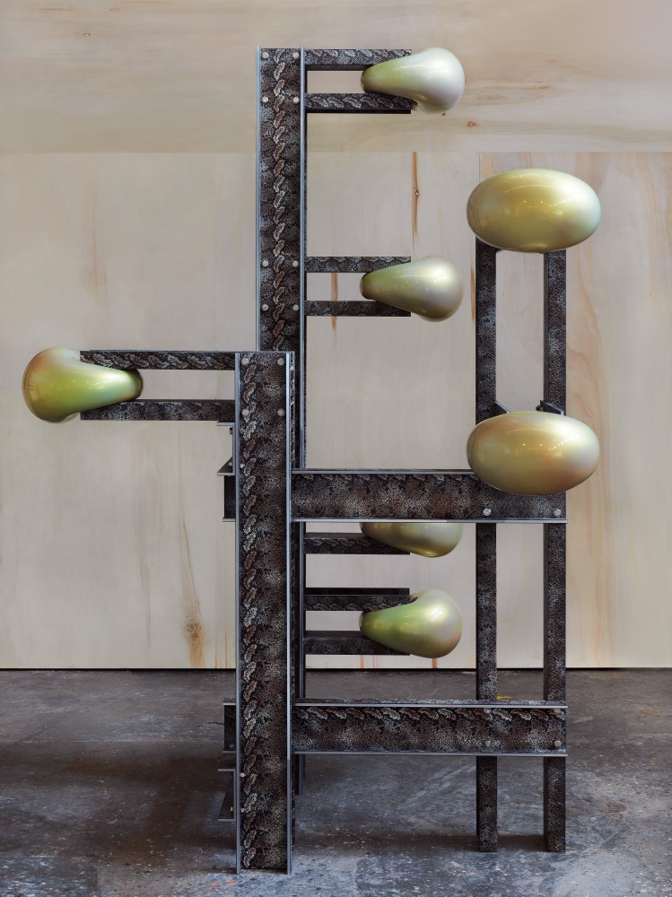 Siobh&amp;aacute;n Hapaska&amp;nbsp;
snake and apples, 2018
aluminium, artificial snakeskin, fibreglass, two-pack acrylic paint, lacquer
251.1 x 173 x 147.5 cm / 98.9 x 68.1 x 58.1 in&amp;nbsp;