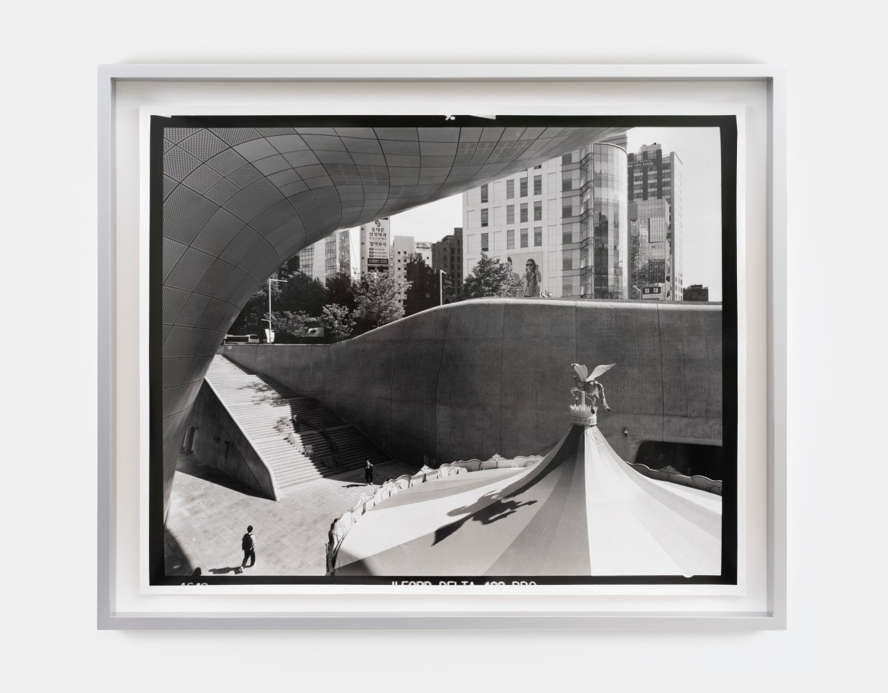 M7 / Roll 76 / Exp 05
2008 - ongoing
hand-printed silver gelatin print, aluminium frame, edition of 3
38.6 x 47.8 cm / 15.2 x 18.8 in print size&amp;nbsp;
44 x 53.5 x 5 cm / 17.3 x 21.1 x 2 in framed