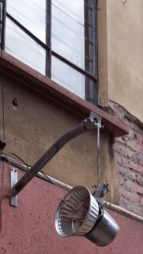 Jaki Irvine&amp;nbsp;
Hanging Lamp, 2019
video and sound installation, 9:52 minute loop duration, edition of 3

&amp;nbsp;