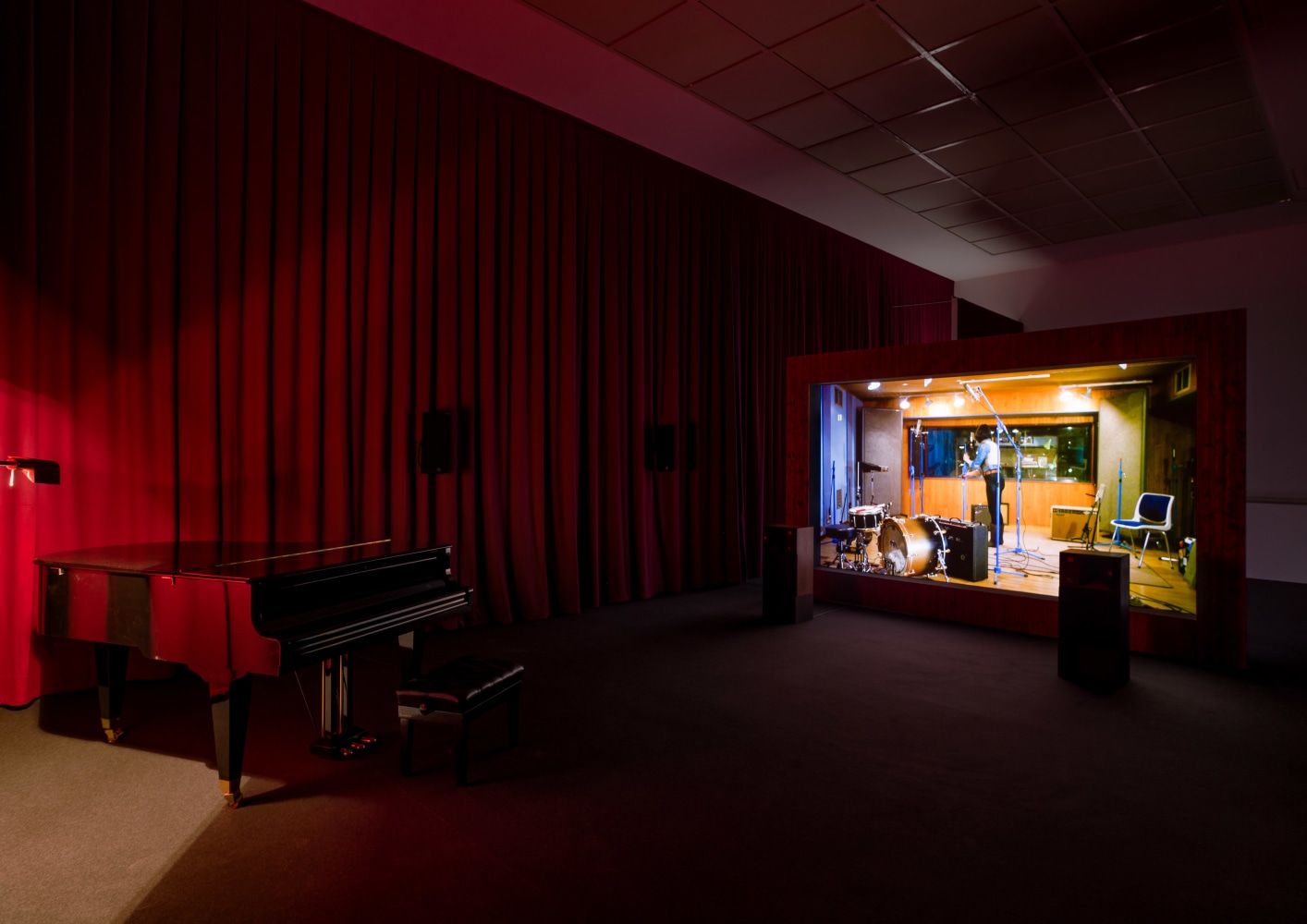 Gerard Byrne
In Our Time,&amp;nbsp;2017
single channel film installation with 8 channel audio, unfixed duration
Installation view, Secession, Vienna 2019, photo: Iris Ranzinger