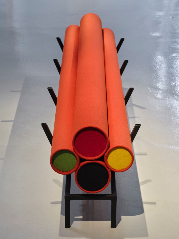 Isabel Nolan
Bench (for a forest of columns), 2024
mild steel, paint, cardboard, thread, wool
206 x 40.5 x 45 cm / 81.1 x 15.9 x 17.7 in