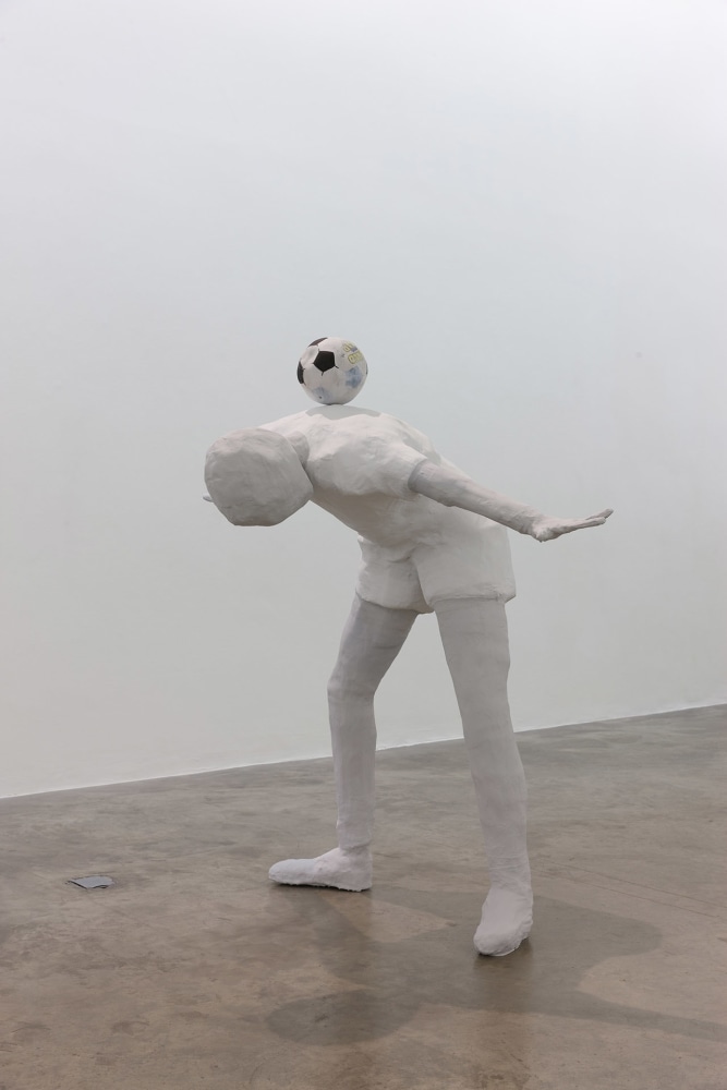 Andy Fitz
ALL HAIL, 2019
steel, card, plaster, fibreglass, resin, paint, football
142 x 151 x 92 cm / 55.9 x 59.4 x 36.2 in