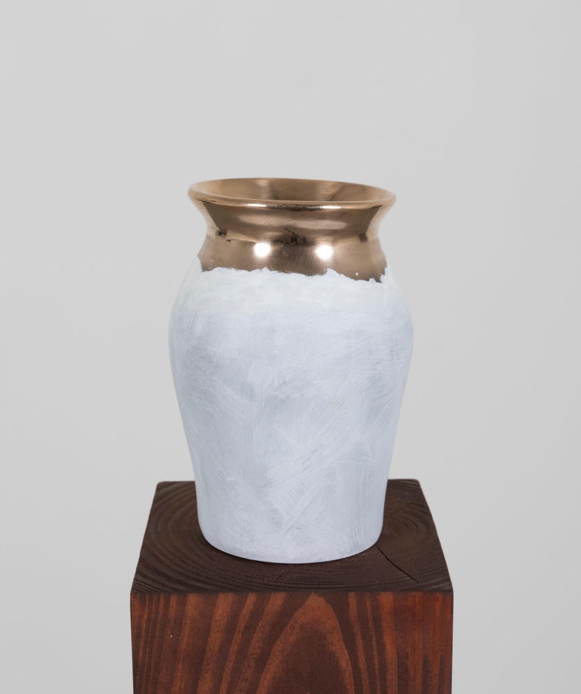 Guggi
Urn IV, 2024
Bronze, whitewashed
13.5 x 10 x 10 cm / 5.3 x 3.9 x 3.9 in