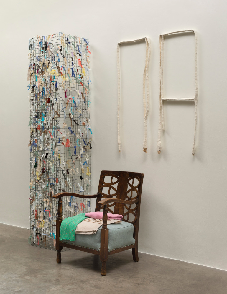 Aleana Egan
sound clips
2023

Chair, clothes, fabric diptych, fabric samples, steel mesh

199 x 114 x 67 cm total / 78.3 x 44.9 x 26.4 in total