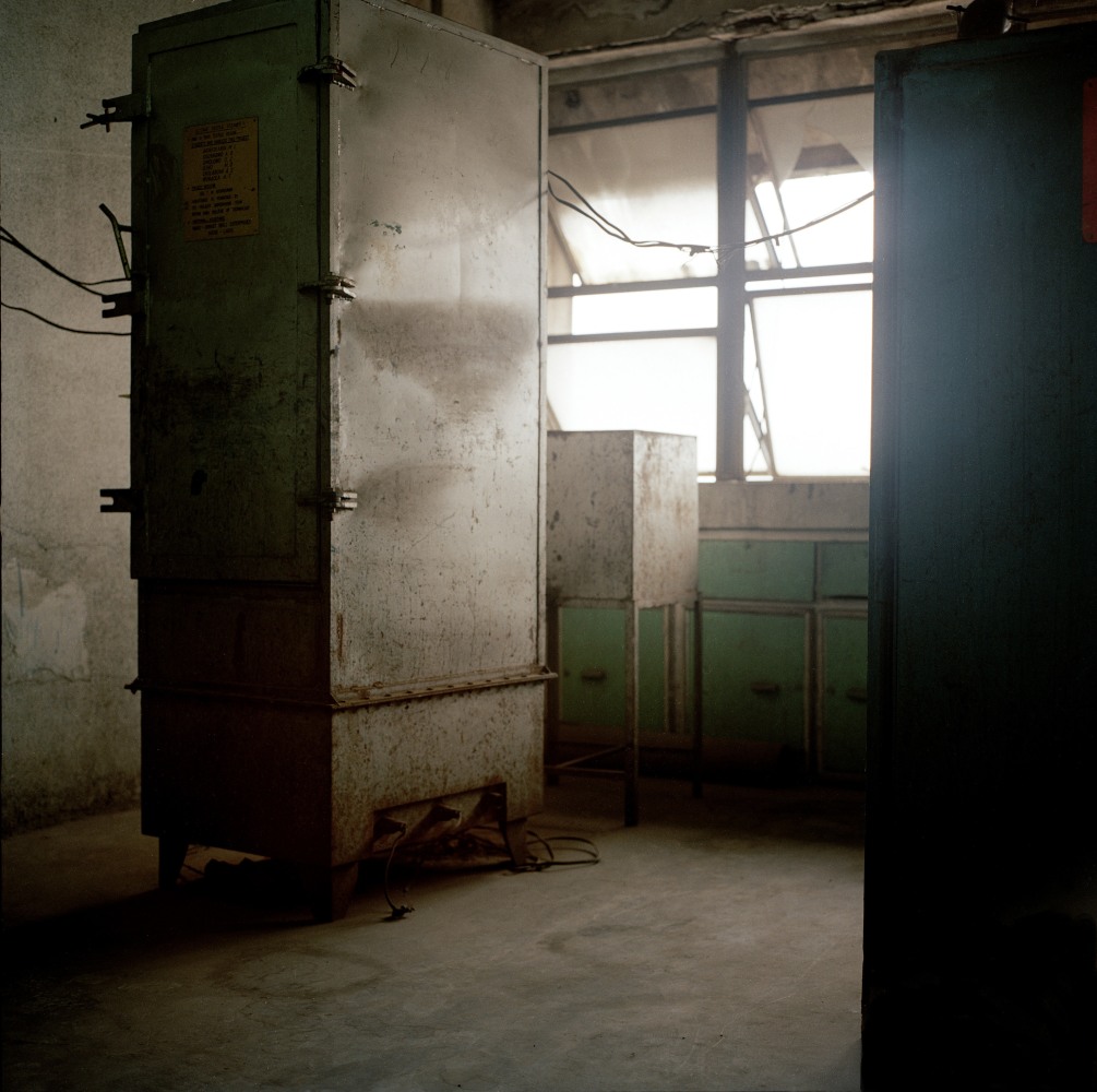 Paul Seawright&amp;nbsp;
Machine, 2005
lightjet print on fuji crystal paper, mounted on aluminium, framed, edition of 6
127 x 127 cm / 50 x 50 in&amp;nbsp;&amp;nbsp;

&amp;nbsp;