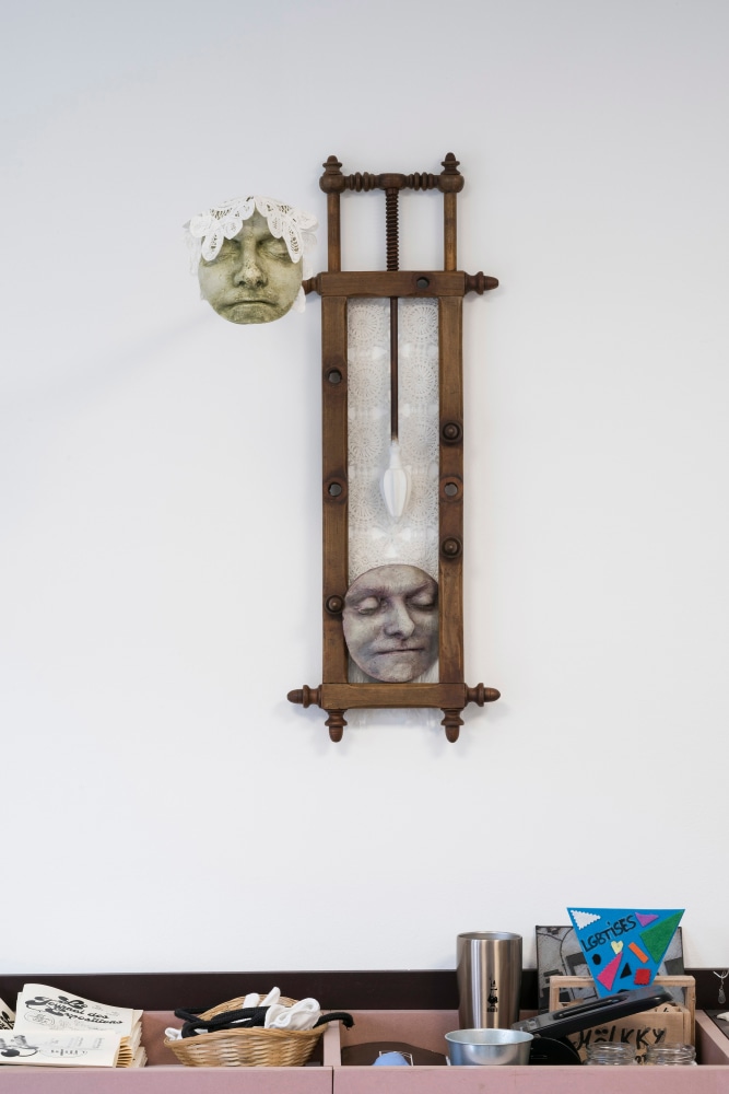 Justin Fitzpatrick, Head Press, 2023, courtesy of Seventeen gallery &amp;ndash; London, exhibition view of Ballotta, La Ferme du Buisson, 2024, &amp;copy; the artist and Adagp &amp;ndash; Paris | &amp;copy; photo Émile Ouroumov, 2024. Rights reserved