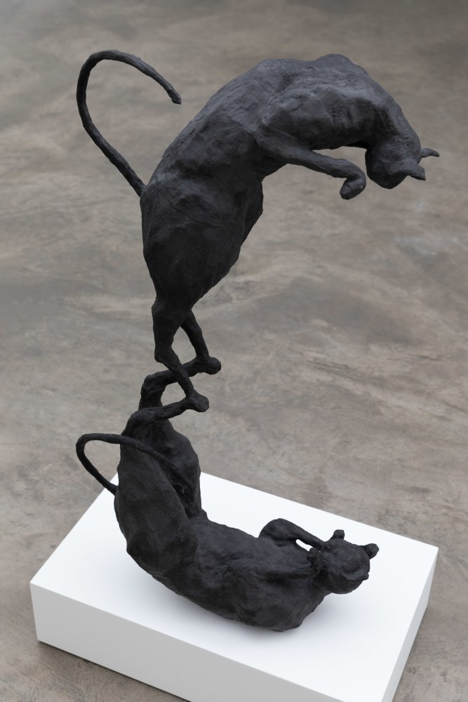 Hannah Fitz&amp;nbsp;
Cats VI, 2021
steel, card, tape, plaster bandage, pigmented jesmonite
94 x 21 x 50 cm / 37 x 8.3 x 19.7 in&amp;nbsp;