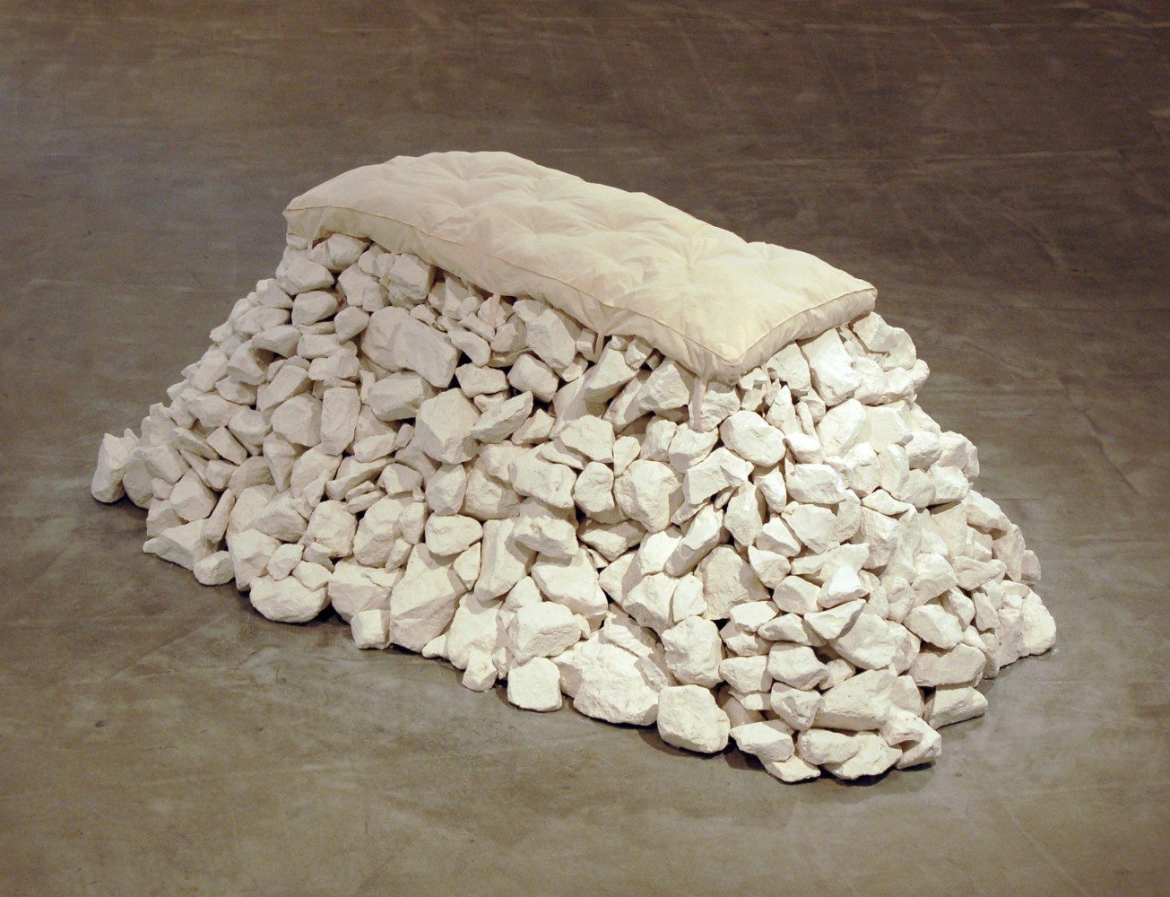 Kathy Prendergast&amp;nbsp;
A Dream of Discipline, 1989-2006
mattress and chalk&amp;nbsp;
225 x 135 x 120 cm / 88.6 x 53.1 x 47.2 in&amp;nbsp;