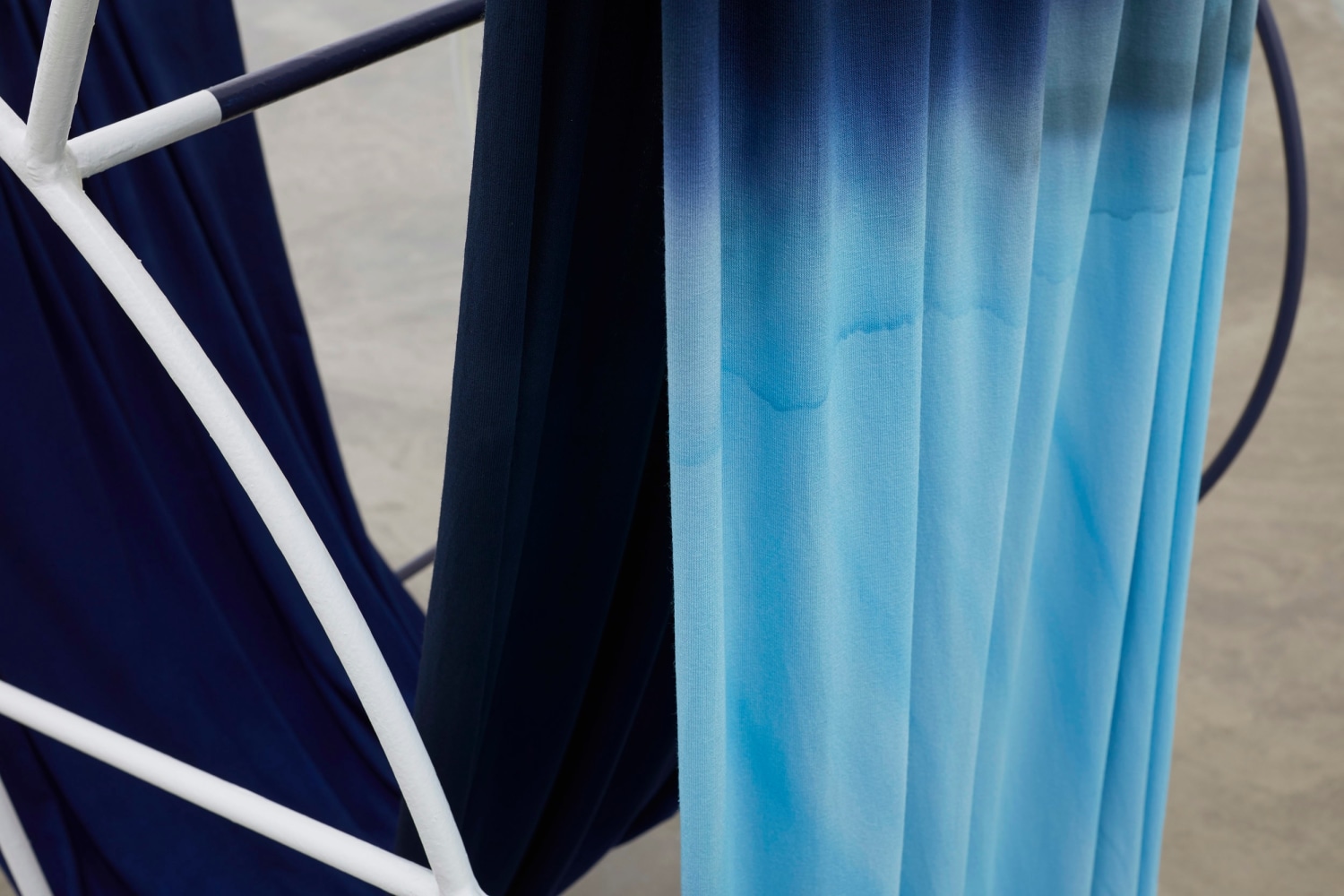 Isabel Nolan
Partial eclipse,&amp;nbsp;2017
mild steel, paint, fabric and dye
diameter 145 x 72.5 cm /&amp;nbsp;57.1 x 28.5 in