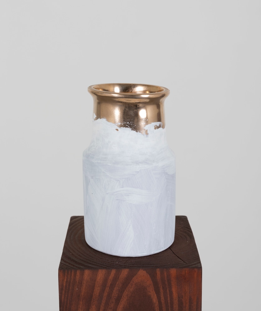 Guggi
Urn III, 2024
Bronze, whitewashed
13.6 x 8 x 8 cm / 5.4 x 3.1 x 3.1 in