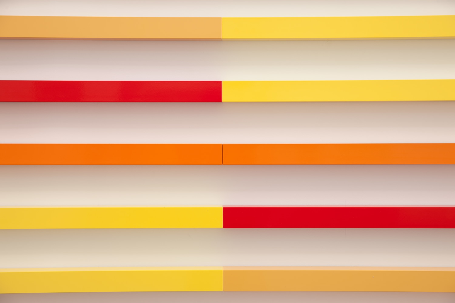 Liam Gillick&amp;nbsp;
Reached Horizon, 2017
powder-coated aluminium, 30 elements
185 x 400 x 5 cm / 72.8 x 157.5 x 2 in&amp;nbsp;
5 x 200 x 5 cm / 2 x 78.7 x 2 in each element