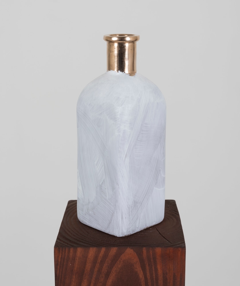 Guggi
Urn I, 2024
Bronze, whitewashed
18 x 6.5 x 6.5 cm / 7.1 x 2.6 x 2.6 in