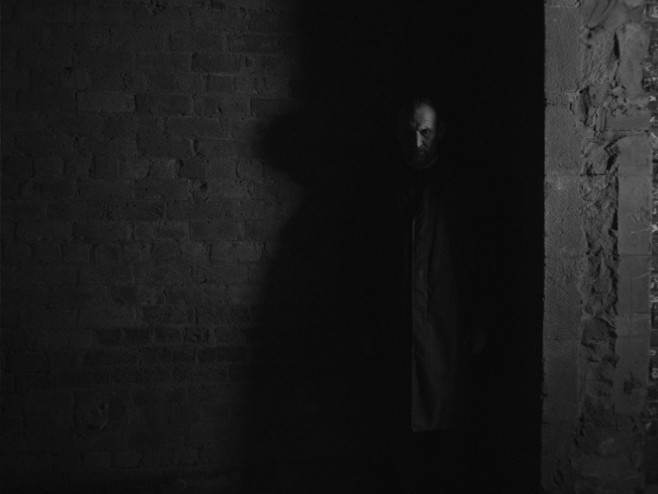 Willie Doherty
ENDLESS, 2020
single screen video installation, 4K Video, black and white, stereo sound, edition of 3
duration: 13 minutes