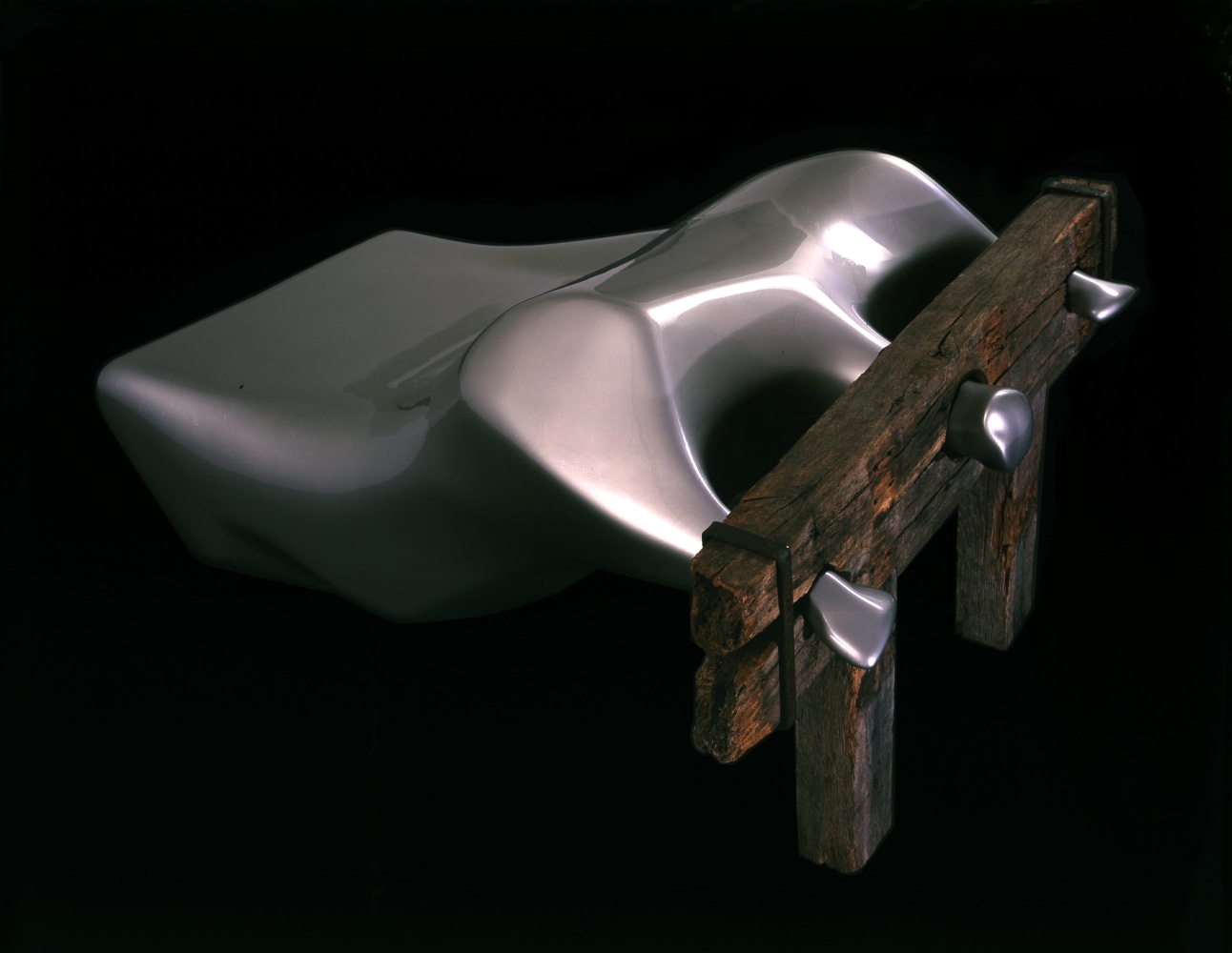 Siobh&amp;aacute;n Hapaska&amp;nbsp;
Delirious, 1996
fiberglass, opalescent paint, acrylic lacquer, wood, metal fixings, audio components
68 x 159 x 103 cm / 26.8 x 62.6 x 40.6 in&amp;nbsp;
Collection of TATE, London

&amp;nbsp;