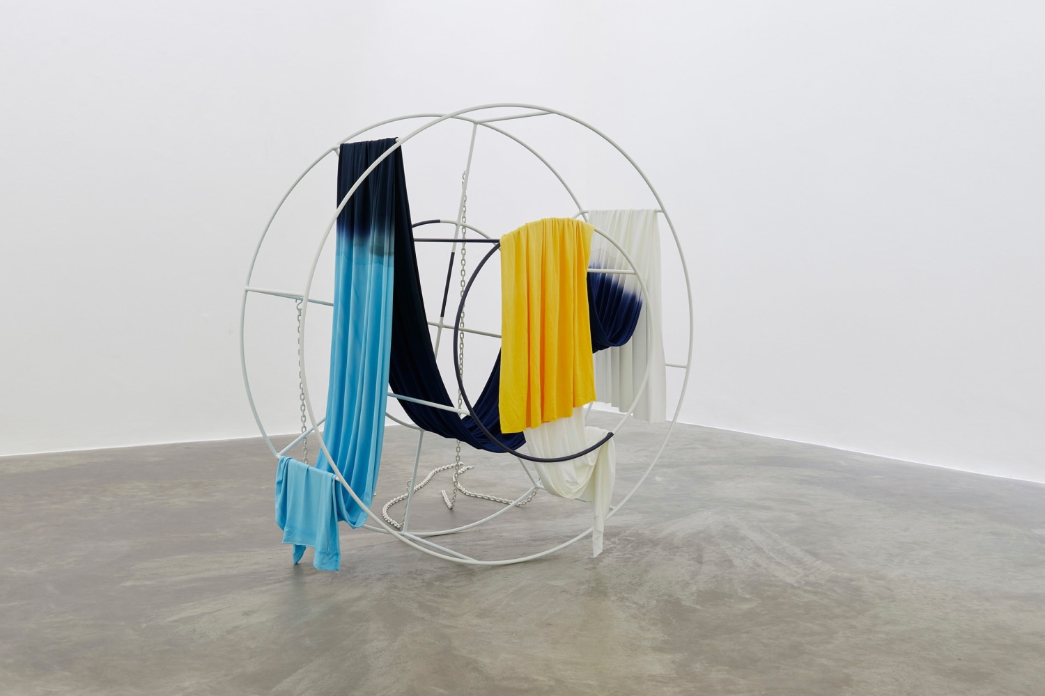 Isabel Nolan
Partial eclipse,&amp;nbsp;2017
mild steel, paint, fabric and dye
diameter 145 x 72.5 cm /&amp;nbsp;57.1 x 28.5 in