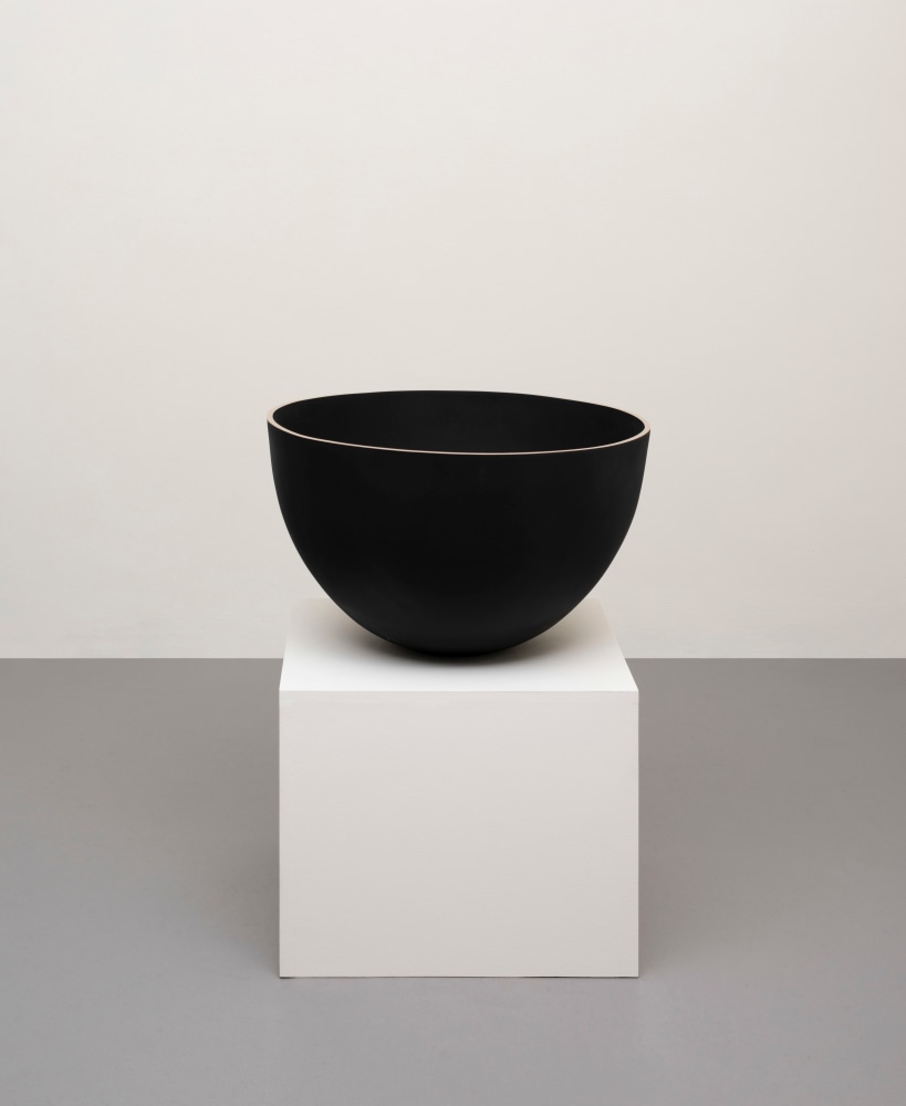 Guggi&amp;nbsp;&amp;nbsp;
Crucible V,&amp;nbsp;2023
Bronze, polished rim, black patina interior and exterior, edition of 9
34 x 58 x 58 cm / 13.4 x 22.8 x 22.8 in&amp;nbsp;

&amp;nbsp;