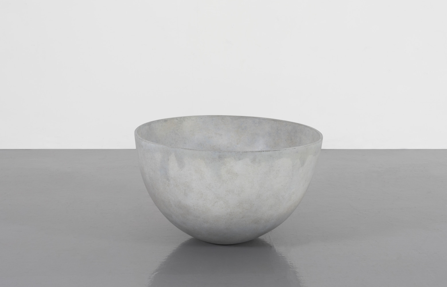 Guggi&amp;nbsp;&amp;nbsp;
Crucible I,&amp;nbsp;2023
Bronze, white patina, edition of 9
34 x 57 x 57 cm / 13.4 x 22.4 x 22.4 in&amp;nbsp;