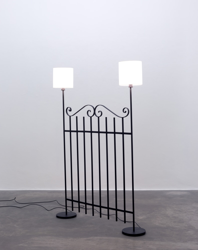 Hannah Fitz

Home Sweet (Electric Fence)
2022

steel, wiring, lampshades, bulbs

184 x 216 x 25 cm / 72.4 x 85 x 9.8 in