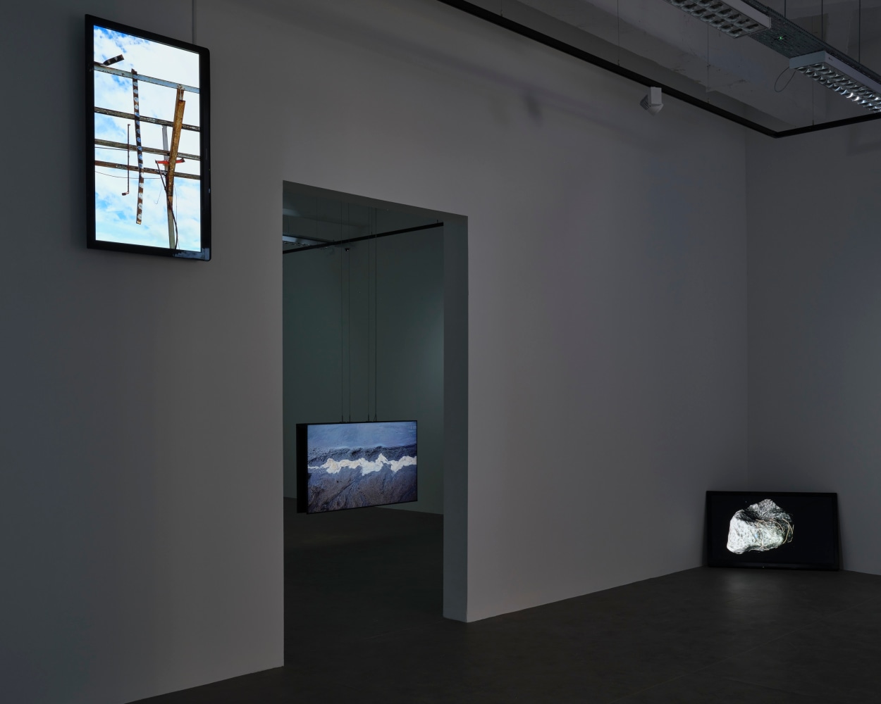 Jaki Irvine &amp;amp; Locky Morris

Re_sett_ing_s, 2023

Void Gallery, Derry, 2023

Photo: Simon Mills