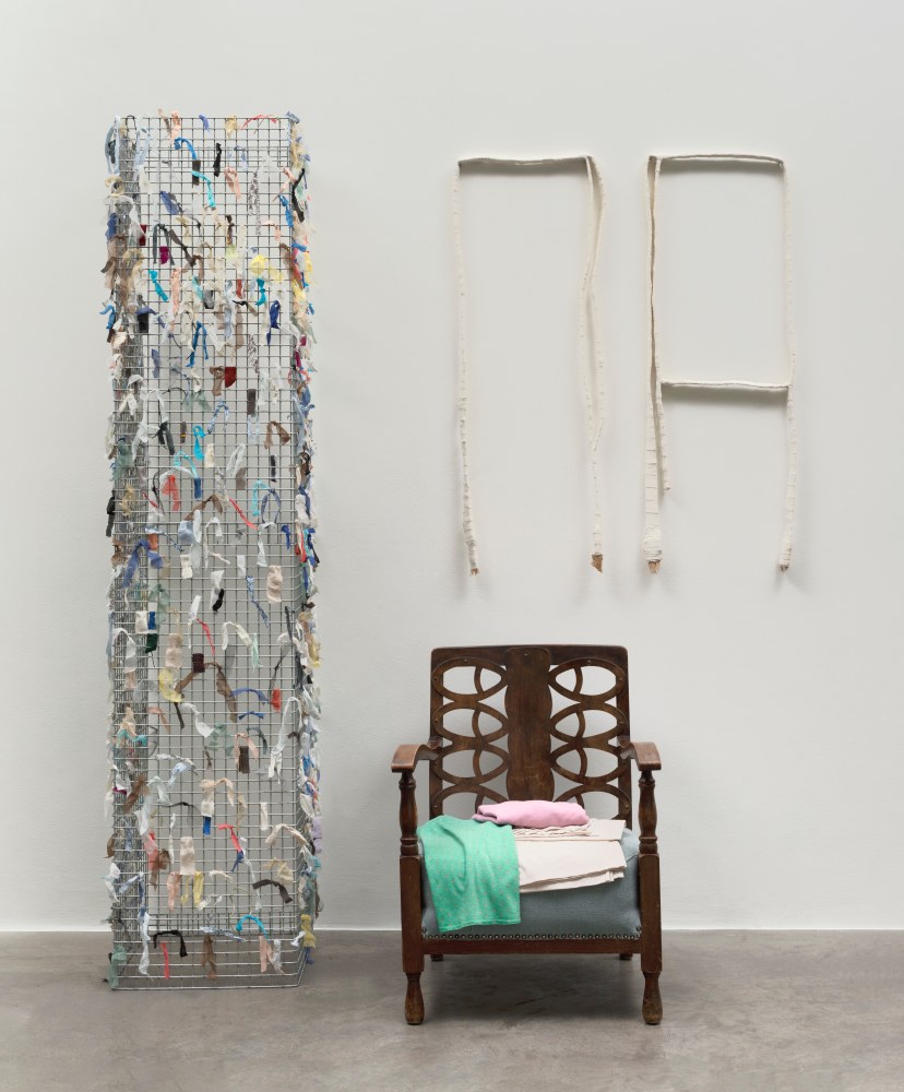 Aleana Egan
sound clips
2023

Chair, clothes, fabric diptych, fabric samples, steel mesh

199 x 114 x 67 cm total / 78.3 x 44.9 x 26.4 in total