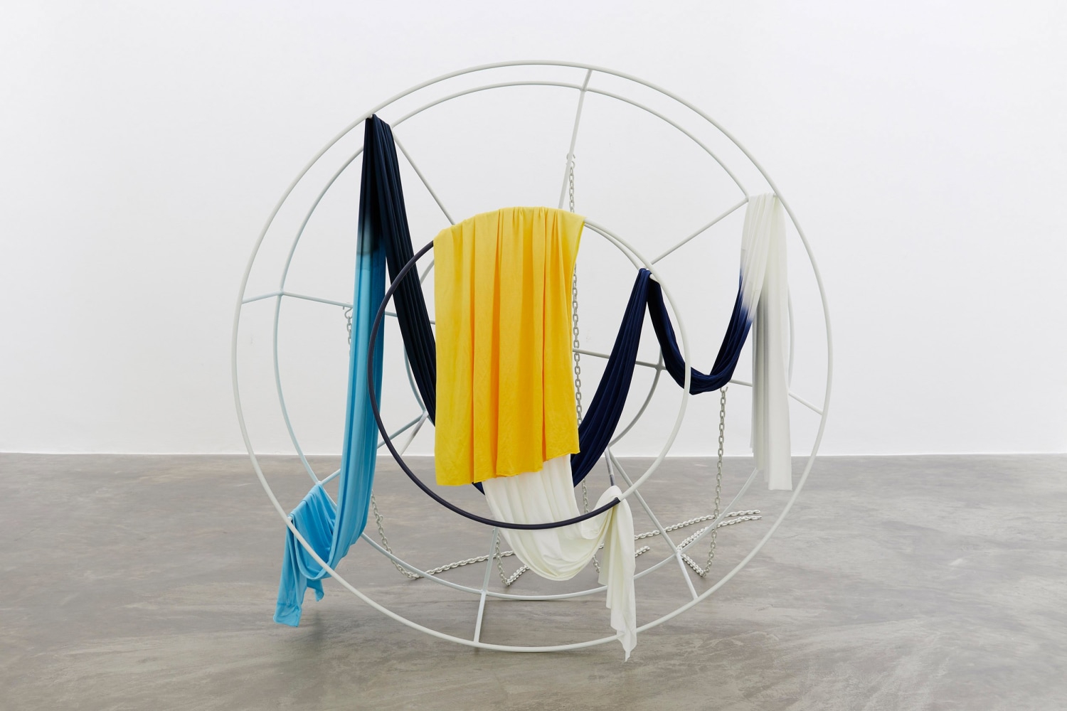 Isabel Nolan
Partial eclipse,&amp;nbsp;2017
mild steel, paint, fabric and dye
diameter 145 x 72.5 cm /&amp;nbsp;57.1 x 28.5 in