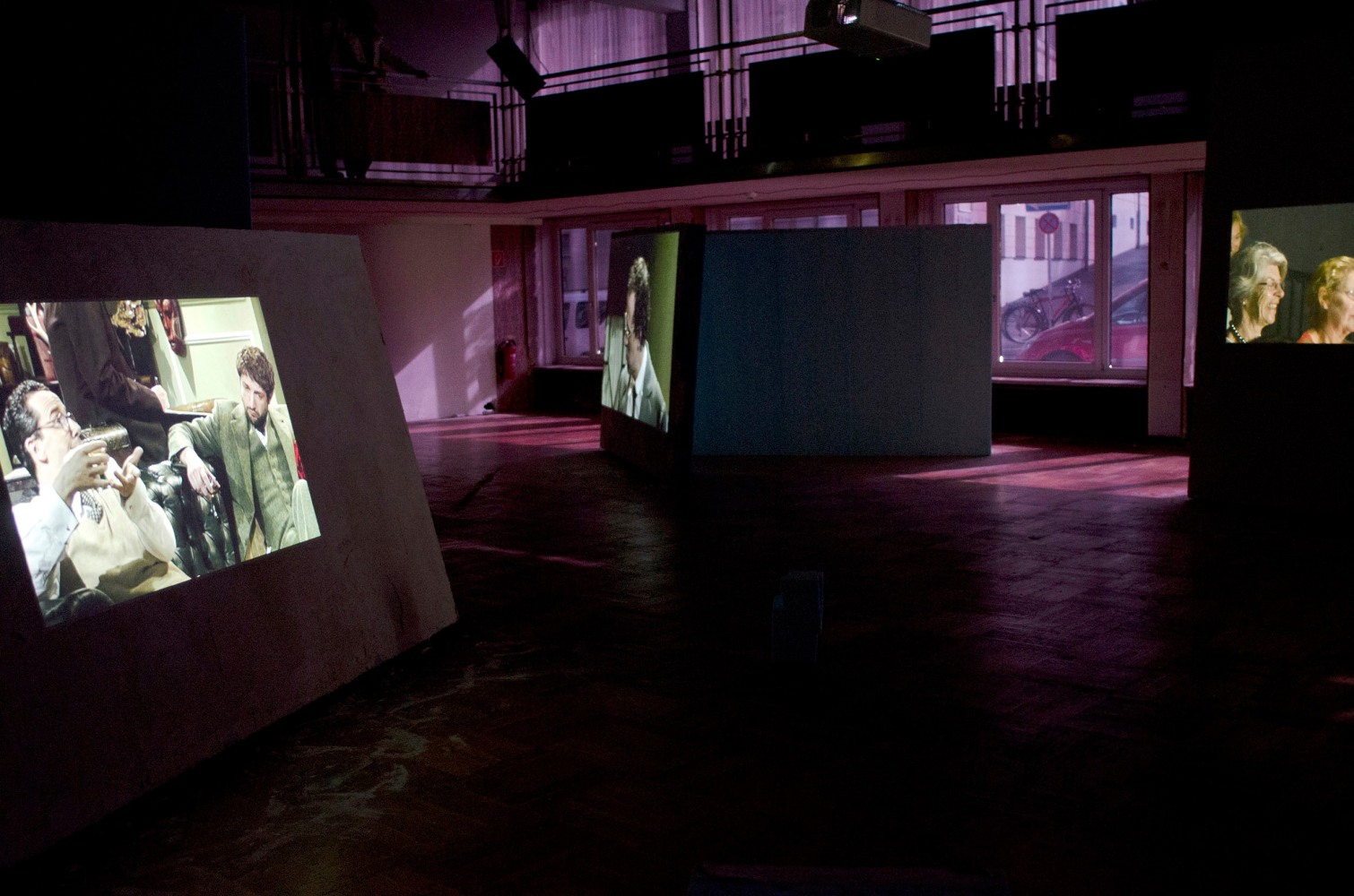 Gerard Byrne
A man and a woman make love, 2012
television production, variable loop of approximately 19 minutes
Installation at dOCUMENTA (13), 2012, Kassel