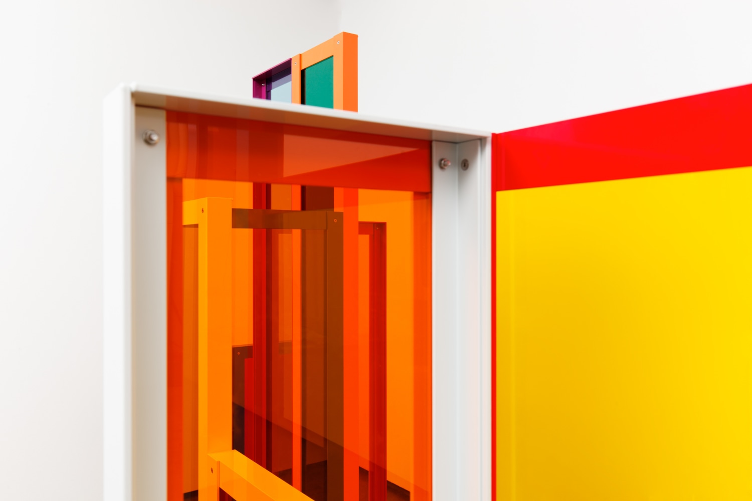 Liam Gillick&amp;nbsp;
Distinct Elevation,&amp;nbsp;2017
powder-coated aluminium, Plexiglas
200 x 280 x 140 cm / 78.7 x 110.2 x 55.1 in&amp;nbsp;