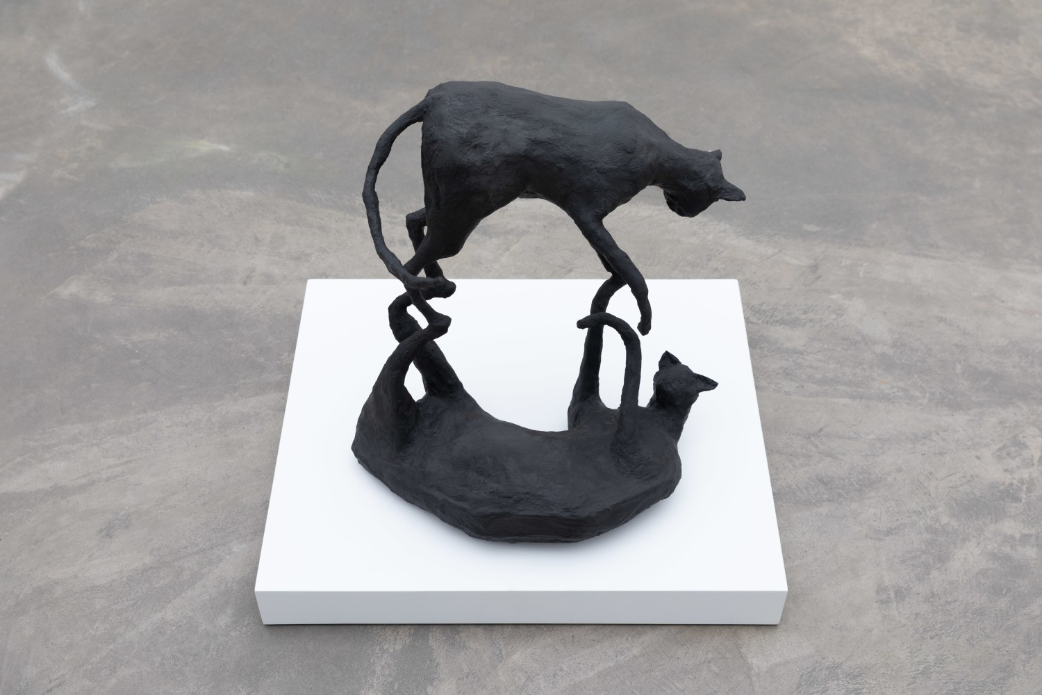 Andy Fitz
Cats IV,&amp;nbsp;2021
wire, card, tape, plaster bandage, pigmented jesmonite
56 x 51 x 32 cm / 22 x 20.1 x 12.6 in

&amp;nbsp;