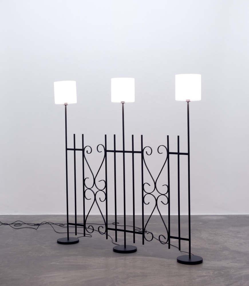 Hannah Fitz

Welcome (Electric Fence)
2022

steel, wiring, lampshades, bulbs

185 x 181.5 x 26 cm / 72.8 x 71.5 x 10.2 in