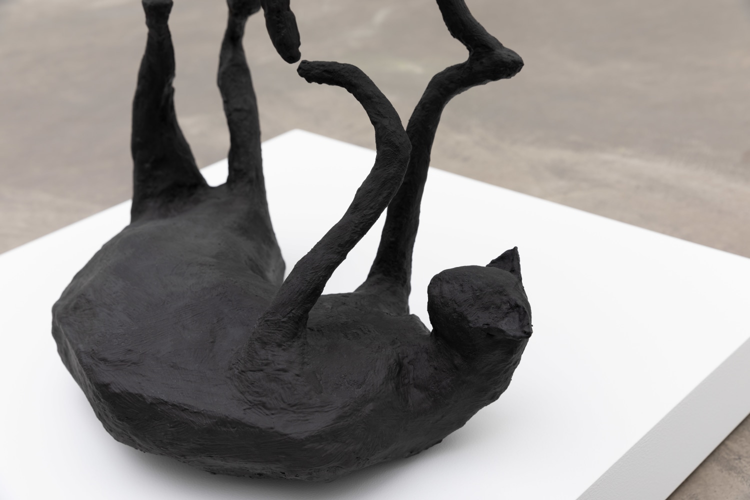 Hannah Fitz&amp;nbsp;
Cats IV, 2021
wire, card, tape, plaster bandage, pigmented jesmonite
56 x 51 x 32 cm / 22 x 20.1 x 12.6 in&amp;nbsp;