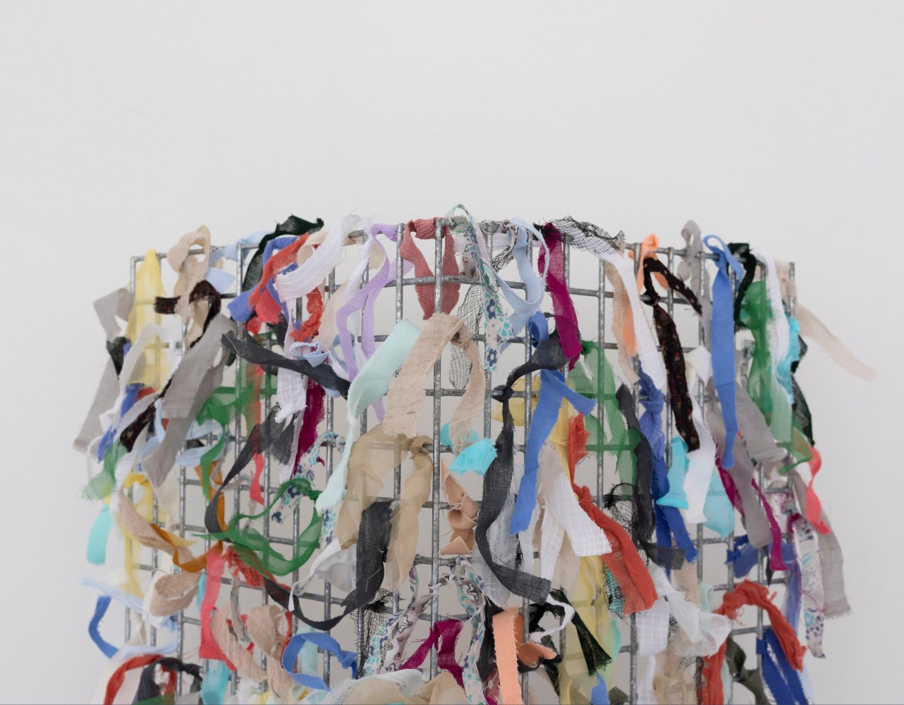 Aleana Egan&amp;nbsp;

small scene, 2025

steel mesh, fabric, painted MDF stool, noil, card, tape

175 x 87.5 x 18.5 cm / 68.9 x 34.4 x 7.3 in approx