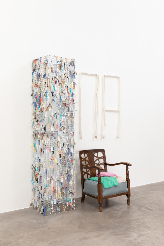 Aleana Egan
sound clips
2023
chair, clothes, fabric diptych, fabric samples, steel mesh
199 x 114 x 67 cm / 78.3 x 44.9 x 26.4 in total