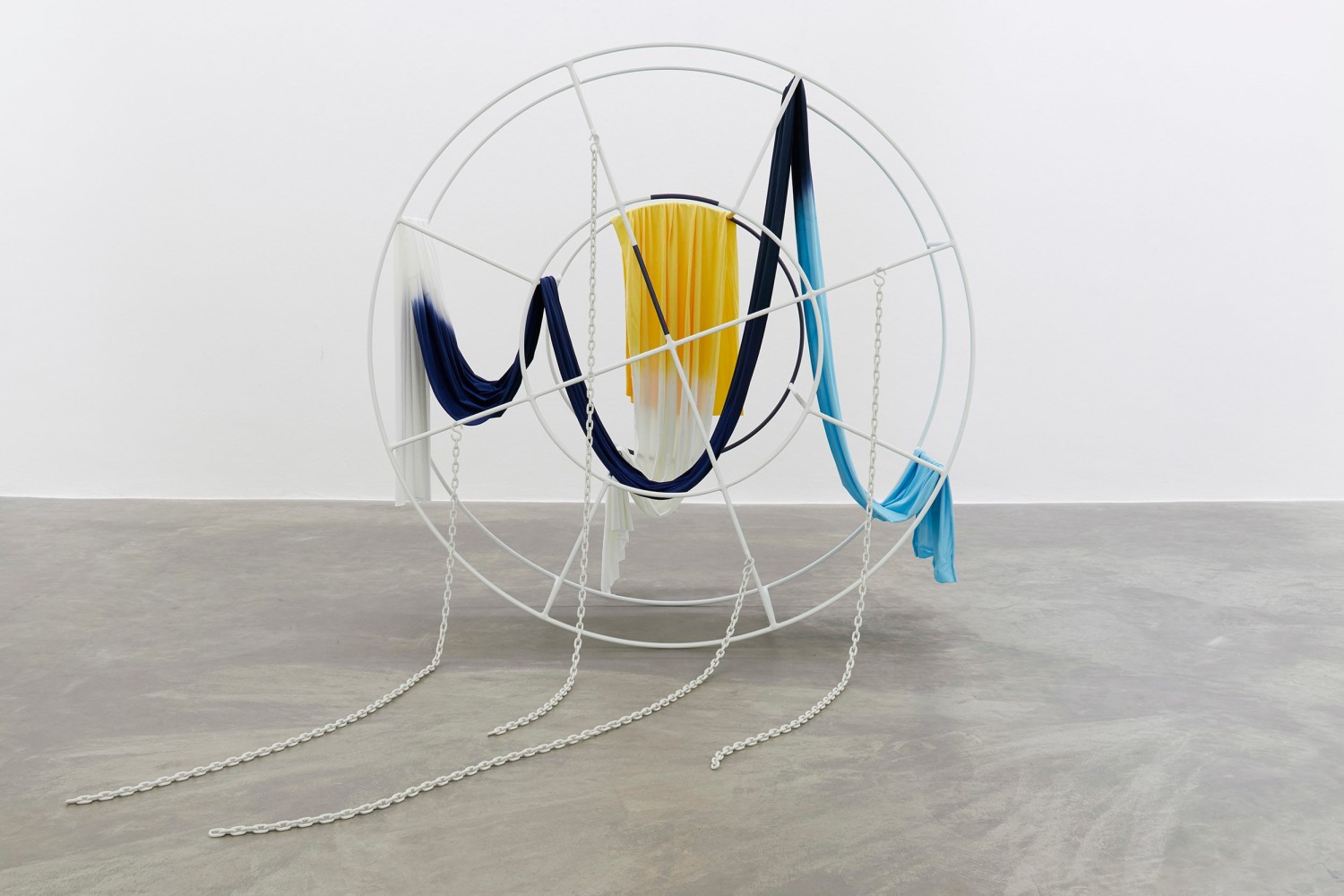 Isabel Nolan
Partial eclipse,&amp;nbsp;2017
mild steel, paint, fabric and dye
diameter 145 x 72.5 cm /&amp;nbsp;57.1 x 28.5 in