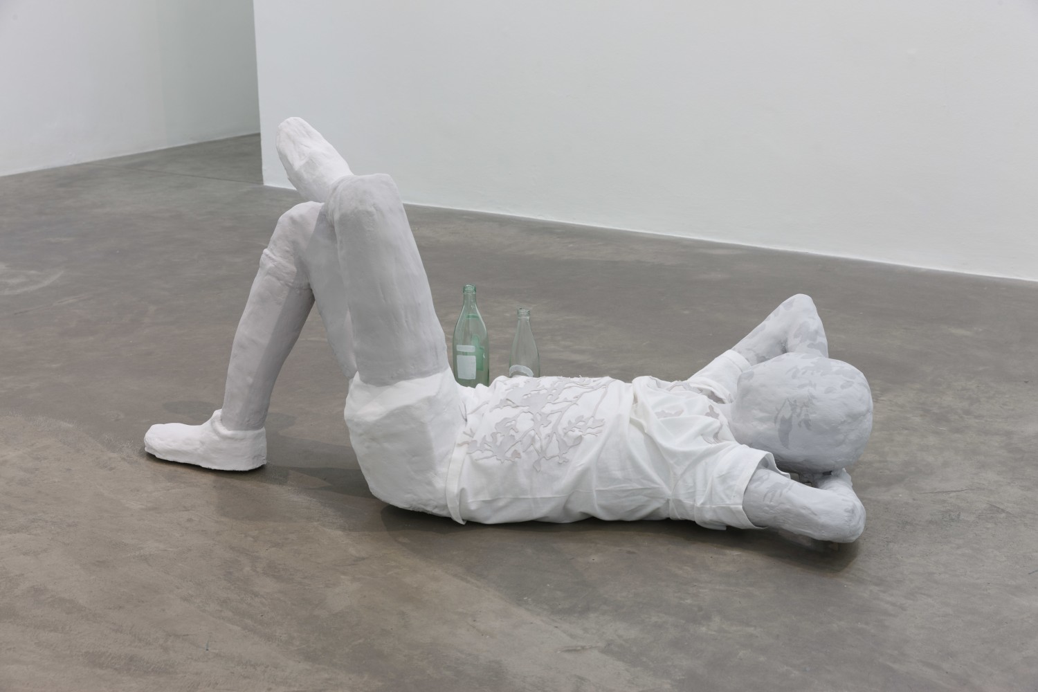 Andy Fitz
LIAR LIAR, 2019
steel, card, plaster, fibreglass, resin, paint, pleather, glass bottles, t-shirt
66 x 70 x 141 cm / 26 x 27.6 x 55.5 in
Collection of Office of Public Works, Ireland