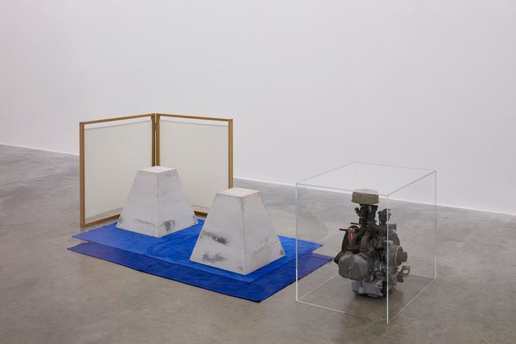 Aleana Egan,&amp;nbsp;Free Drawing,&amp;nbsp;2017,&amp;nbsp;concrete, dyed Indian cotton, 2CV engine, Perspex box, oak, stainless steel, noil ,&amp;nbsp;80 x 263 x 124 cm / 31.5 x 103.5 x 48.8 in&amp;nbsp;
&amp;nbsp;