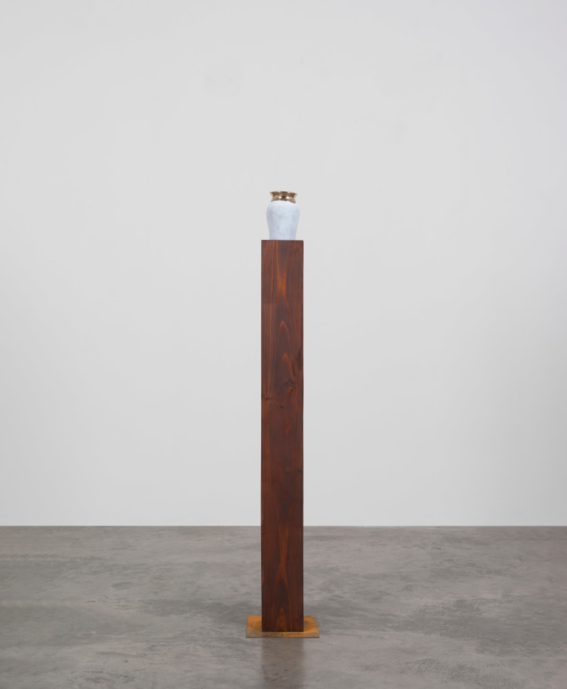 Guggi
Urn IV, 2024
Bronze, whitewashed
13.5 x 10 x 10 cm / 5.3 x 3.9 x 3.9 in