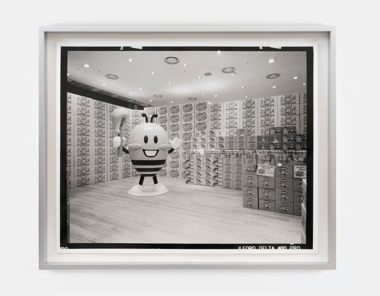 M7 / Roll 80 / Exp 02
2008 - ongoing
hand-printed silver gelatin print, aluminium frame, edition of 3
38.6 x 47.8 cm / 15.2 x 18.8 in print size&amp;nbsp;
44 x 53.5 x 5 cm / 17.3 x 21.1 x 2 in framed