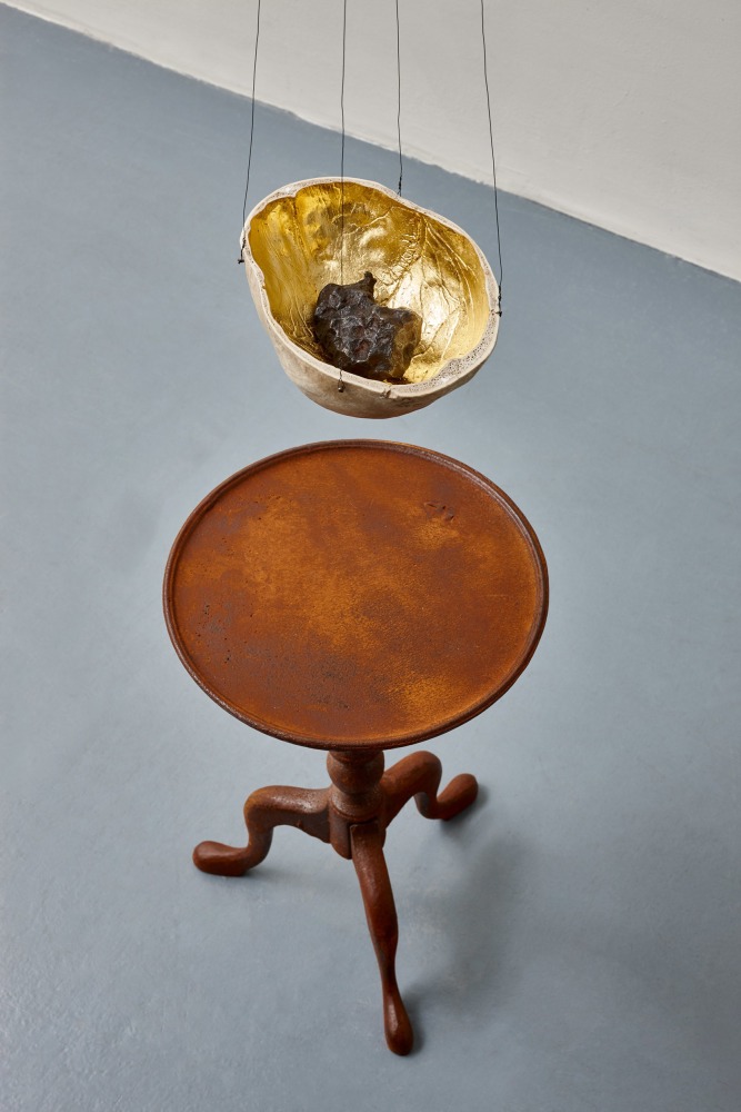 Dorothy Cross&amp;nbsp;

Table Telescope,&amp;nbsp;2016

cast iron table, antique brass telescope, gilded human skull, meteorite

table 49 x 28 cm / 19.3 x 11 in &amp;nbsp;

telescope 91 x 5 cm / telescope 35.8 x 2 in &amp;nbsp;