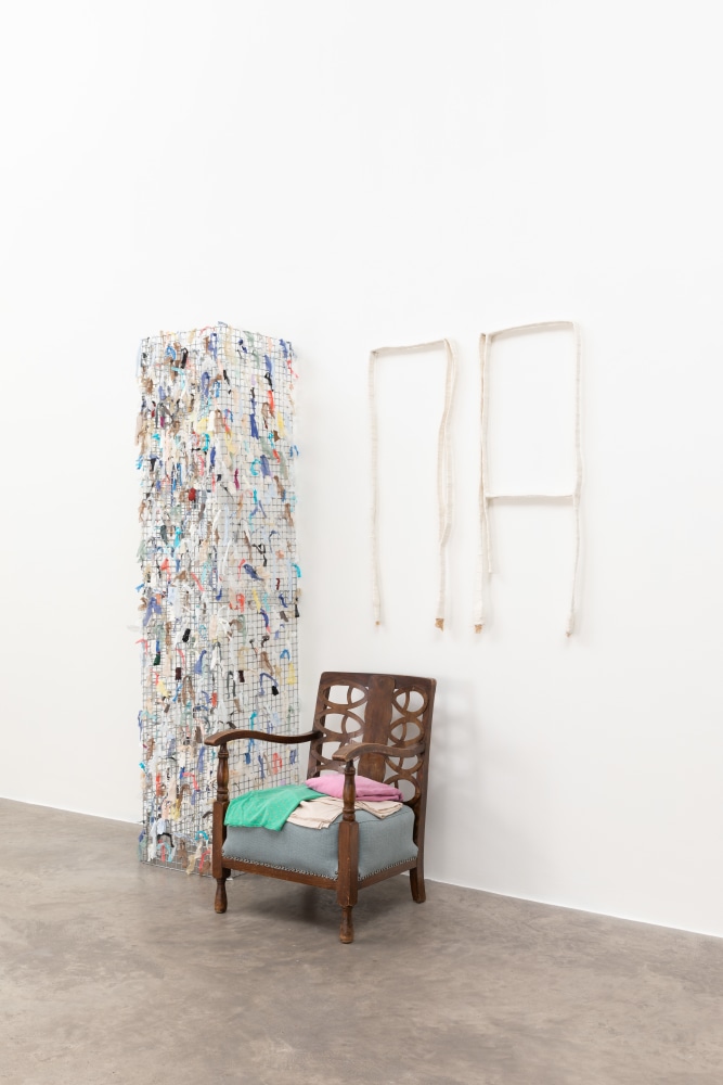 Aleana Egan
sound clips
2023
chair, clothes, fabric diptych, fabric samples, steel mesh
199 x 114 x 67 cm / 78.3 x 44.9 x 26.4 in total