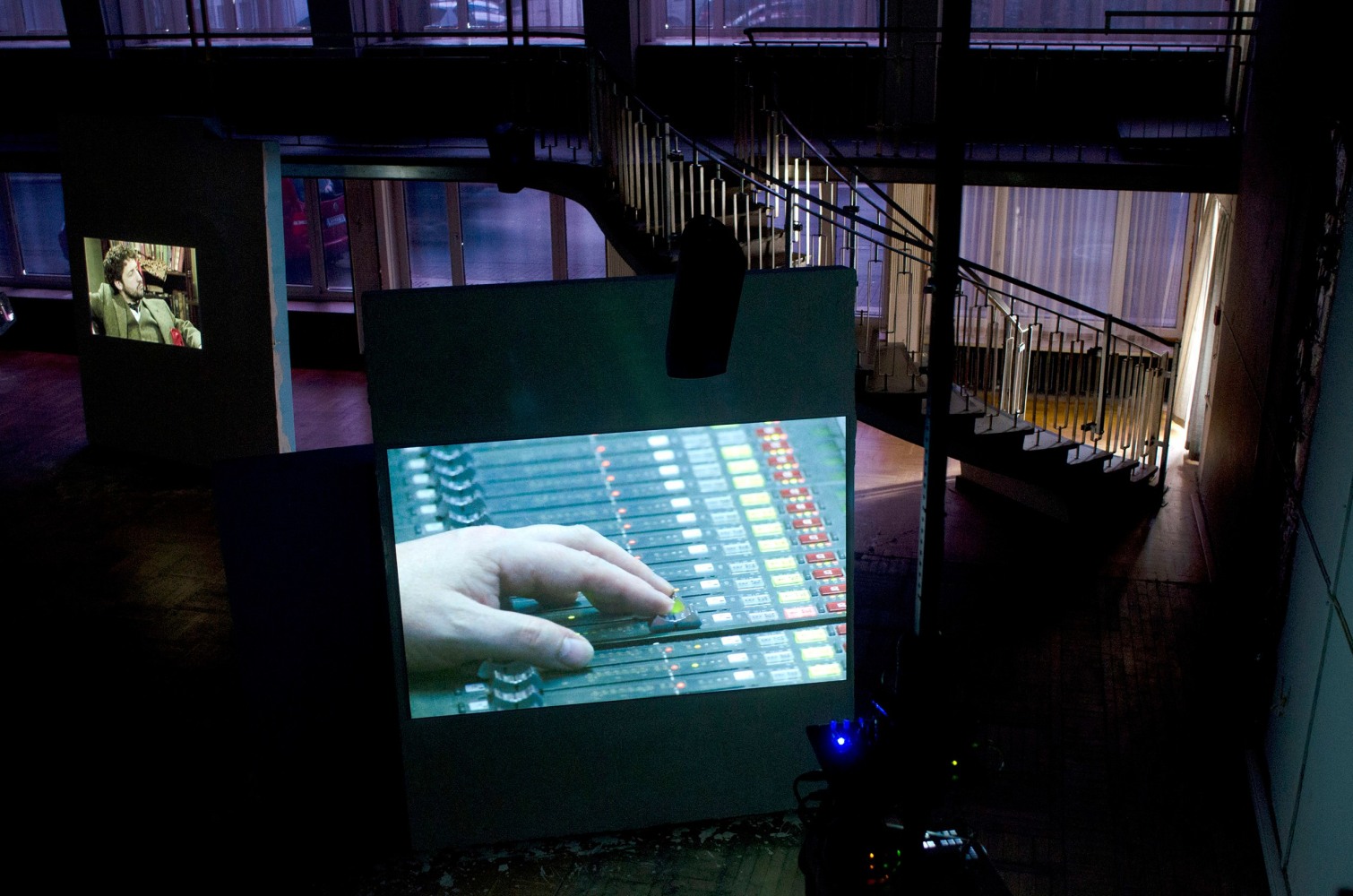 Gerard Byrne
A man and a woman make love, 2012
television production, variable loop of approximately 19 minutes
Installation at dOCUMENTA (13), 2012, Kassel