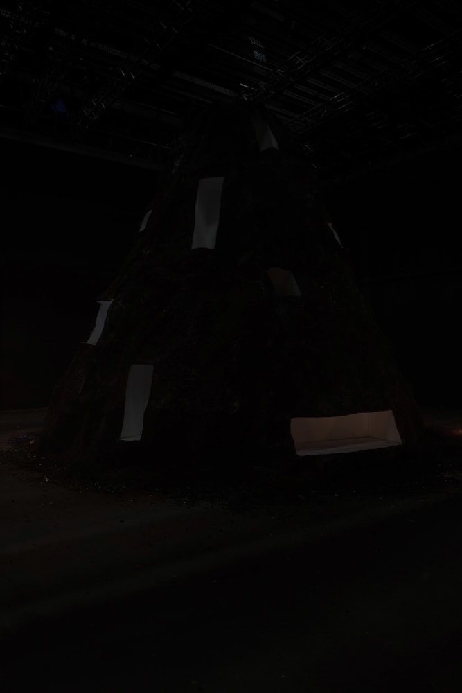 Sam Keogh
Terrestris,&amp;nbsp;part of&amp;nbsp;Conjuring for Beginners,&amp;nbsp;2012
Project Arts Centre, Dublin, Ireland