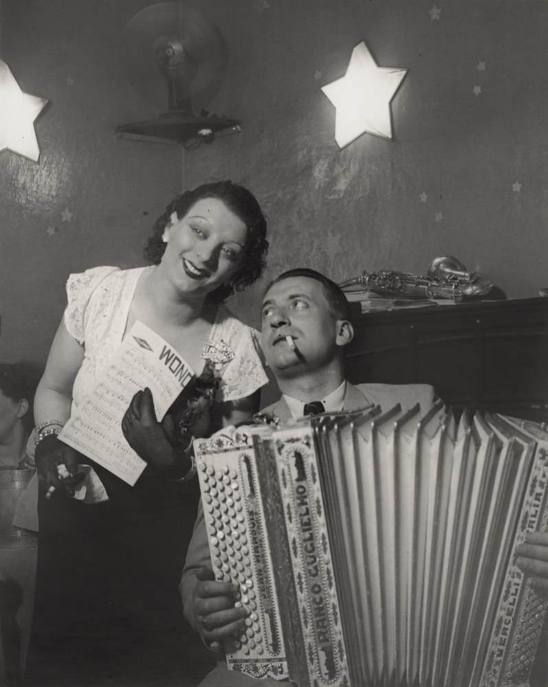 Brassa&amp;iuml;

Kiki avec son accord&amp;eacute;oniste, au Cabaret des fleurs, &amp;agrave; Montparnasse&amp;nbsp;(Kiki with her accordion player at the Cabaret des Fleurs, Rue de Montparnasse), c. 1932
gelatin silver print on double weight paper
image: 10 1/8 x 8 1/4 in. / 25.7 x 21&amp;nbsp;cm

sheet: 11 5/8 x 9 in. / 29.5 x 22.9 cm