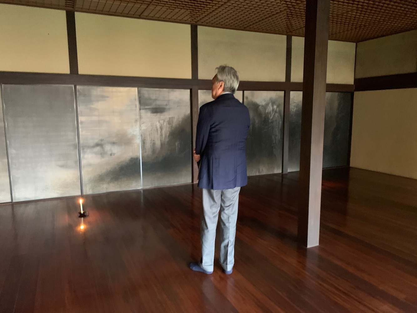 We have decided to open the Ishibashi residence on Naoshioma Art Site to the public at night, so we are adjusting the lighting arrangements by including Japanese candles. I feel that this is a milestone in my artistic career, which has believed in and pursued the potential of contemporary paintings from Japan.