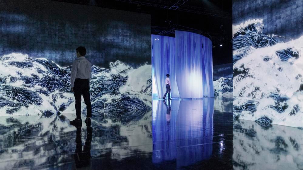 Hiroshi Senju &amp;amp; teamLab Collaborative Exhibition: Waterness, 2018, Dojima River Forum, Osaka, Japan &amp;copy; teamLab