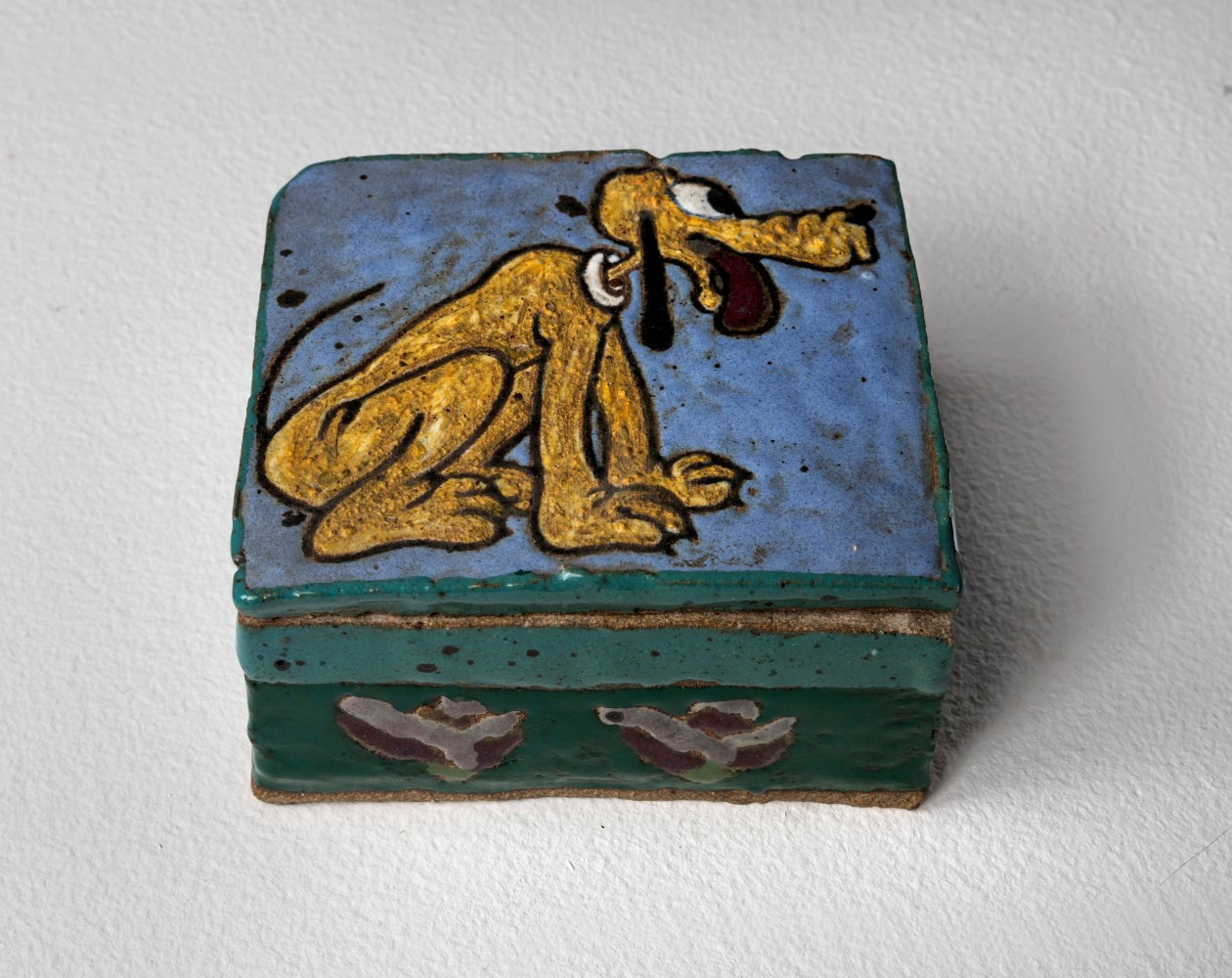 Magdalena Suarez Frimkess (b. 1929)

Pluto Covered Box, 1992

glazed ceramic

2 1/4 x 3 5/8 x 5 1/8 inches

LSFA #15222